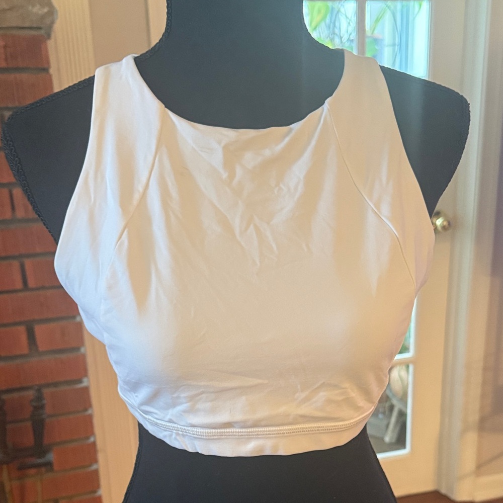Chic White Sleeveless Crop Top